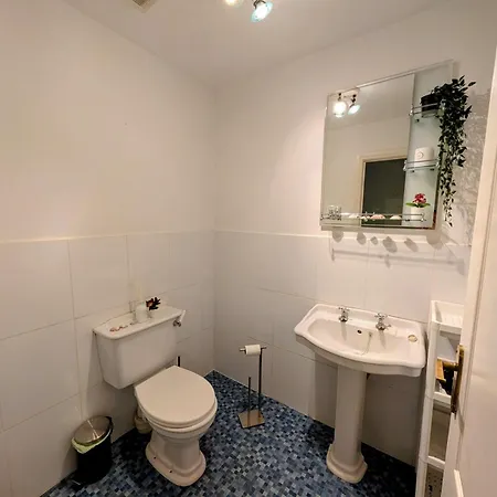 Beachside Bliss 3 Bedroom Retreat With Garden * ベティーズタウン