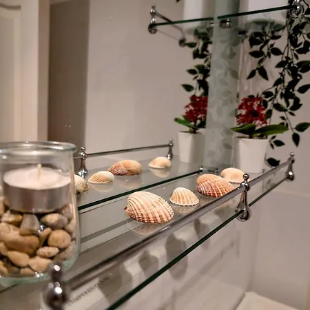 Beachside Bliss 3 Bedroom Retreat With Garden * ベティーズタウン