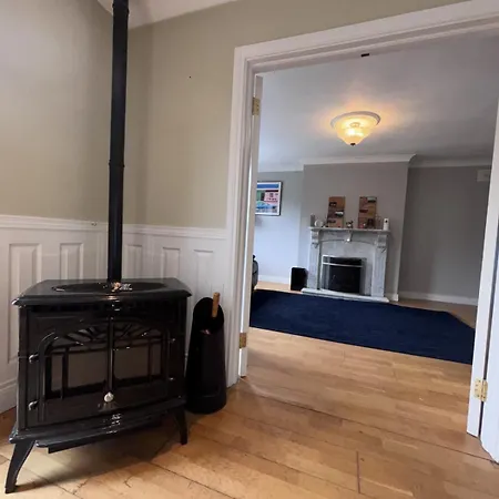 Beachside Bliss 3 Bedroom Retreat With Garden Semesterbostad