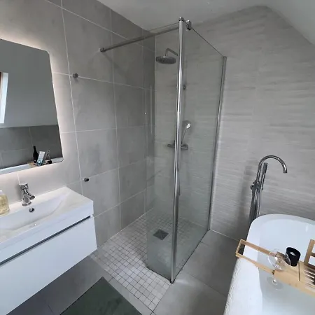 Semesterbostad Beachside Bliss 3 Bedroom Retreat With Garden *