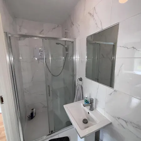 Beachside Bliss 3 Bedroom Retreat With Garden *
