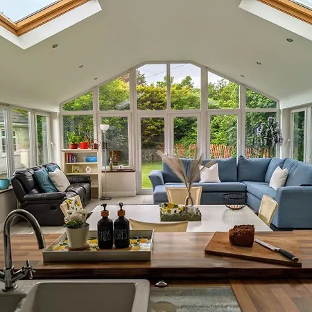 Beachside Bliss 3 Bedroom Retreat With Garden Bettystown