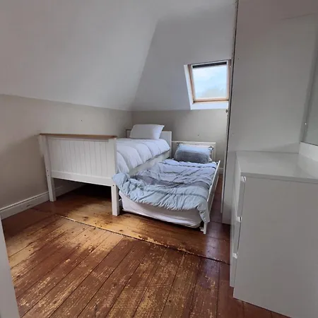Beachside Bliss 3 Bedroom Retreat With Garden Dom wakacyjny *
