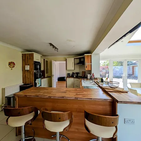 別荘 Beachside Bliss 3 Bedroom Retreat With Garden *