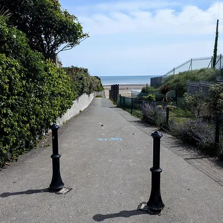 Beachside Bliss 3 Bedroom Retreat With Garden Dom wakacyjny Bettystown