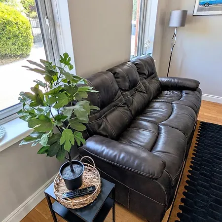 Beachside Bliss 3 Bedroom Retreat With Garden