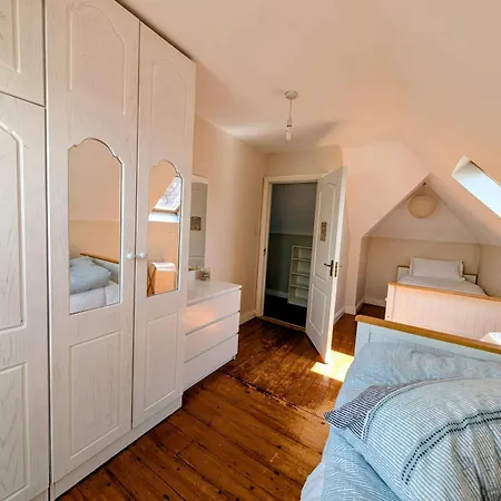 Beachside Bliss 3 Bedroom Retreat With Garden Dom wakacyjny *