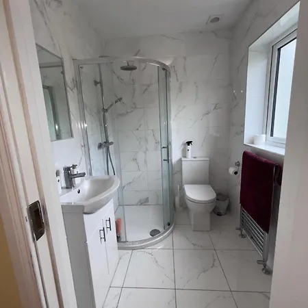 Beachside Bliss 3 Bedroom Retreat With Garden Semesterbostad Bettystown
